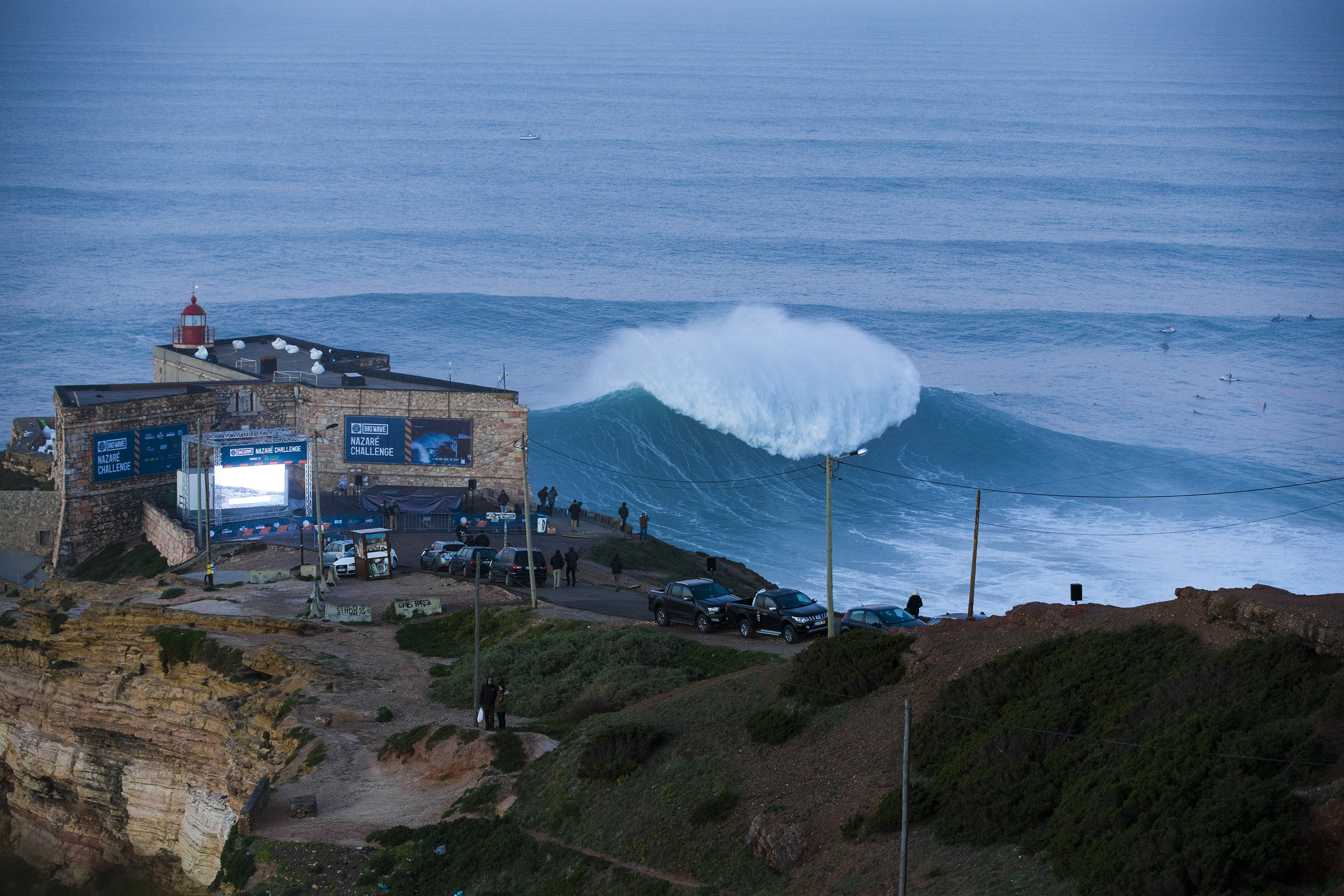 Wsl 世界指折りのビッグウェイブで知られるポルトガルのナザレを サーフィンニュース m