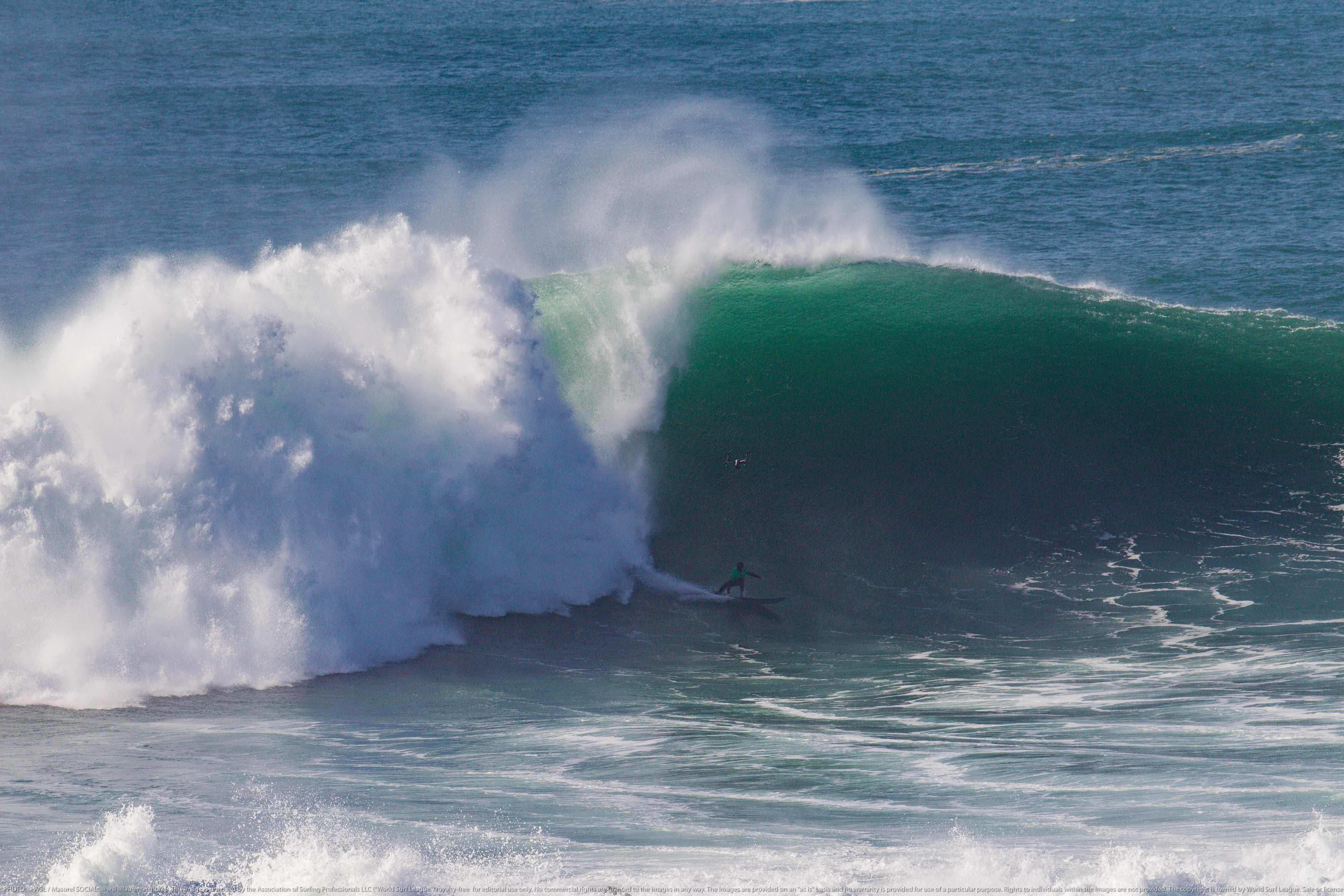 Wsl ftオーバーのナザレで開催のbwt Nazare C サーフィンニュース m