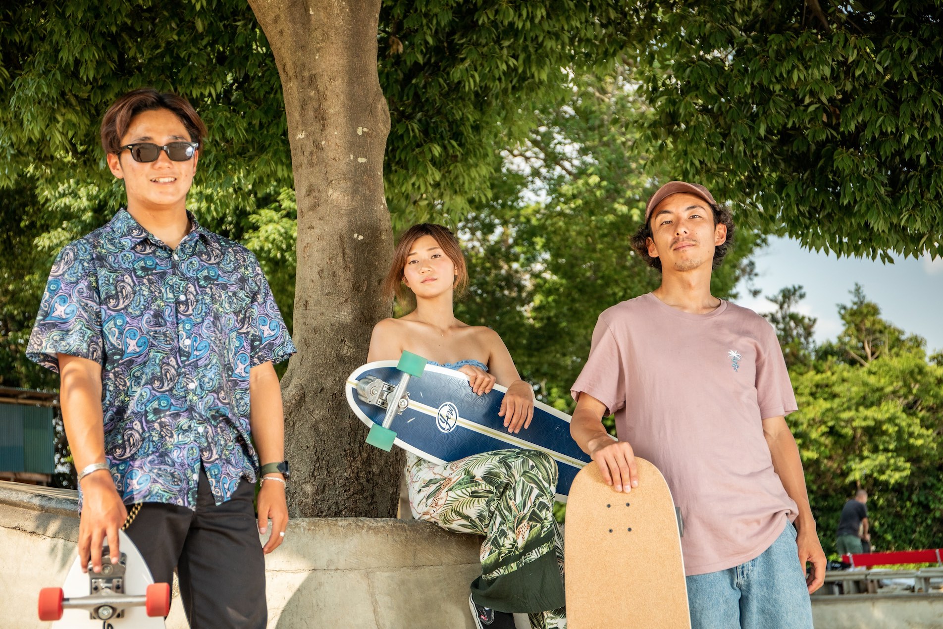 Surf Skate Snow 話題のyow Skateboardsでプロサーファー村田嵐とプロスノーボーダー藤田一茂 スケーターガールchai Kanoがaxisスケートパークのコンクリート ウェイブをクルーズ カラーズマガジン