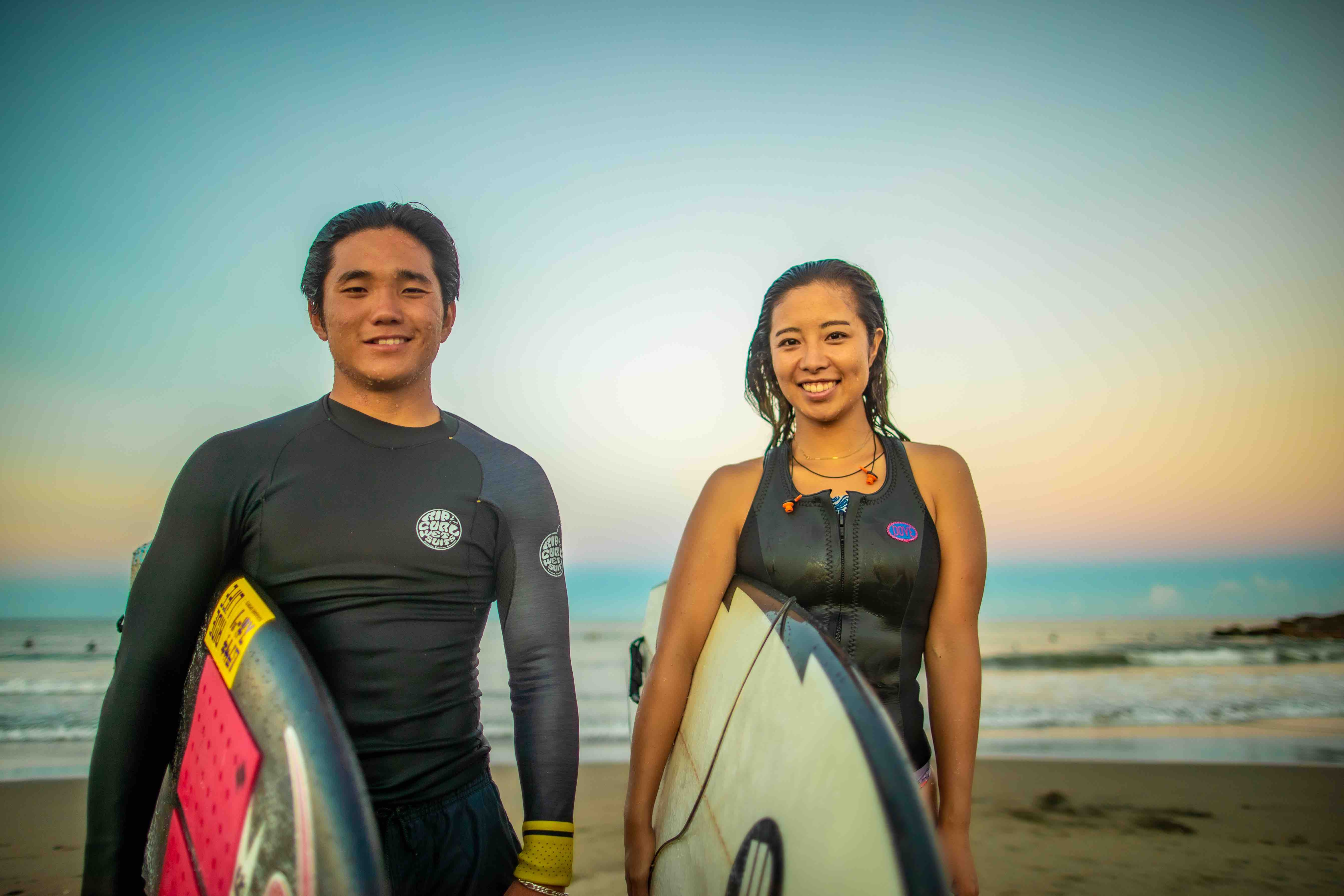 カリスマ美人プロサーファー 高橋みなとと村田嵐がツインフィン セッション カラーズマガジン