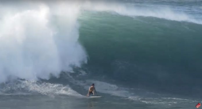 Hawaii 今シーズン最大級の波がノースショアに到来 マッシブ コンディションとなった現地時間の12 2 水 のパイプで世界のトッププロたちが繰り広げたエピック セッション カラーズマガジン