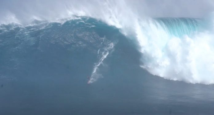 怪物波 過去最大か 世界のトップビッグウェイバーたちによって1 16 土 のマウイのjawsで繰り広げられたトゥイン セッション カラーズマガジン